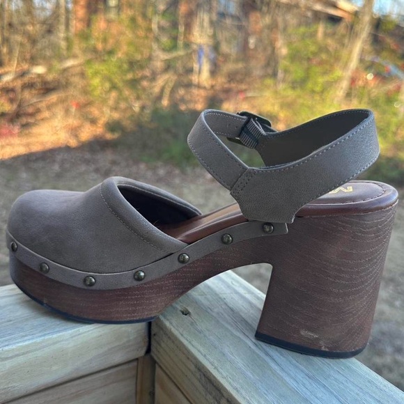 Brown Mia platform clogs - Picture 6 of 8